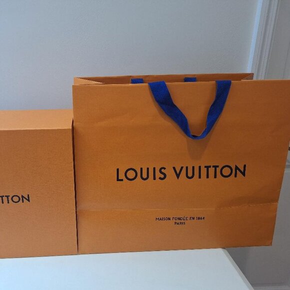 Authentic LOUIS VUITTON LV Orange Magnetic Large Gift Box 15.5"x12."5 x7.5"w/Bag - Picture 2 of 5